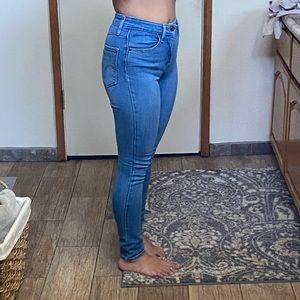 ✨high rise levi’s!💙